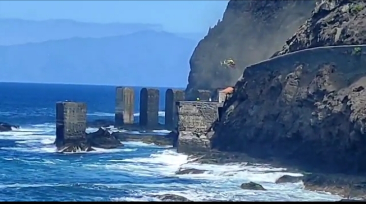 Un fallecido y una menor evacuada en estado crítico tras ser rescatados del mar en La Gomera