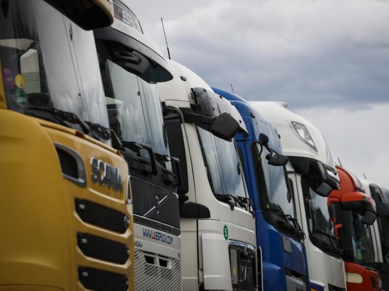 El Gobierno ofrece 500 millones para abaratar el gasóleo a los transportistas