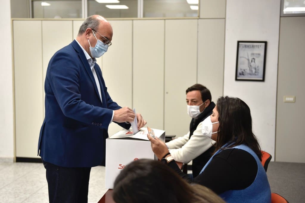 El delegado del Gobierno de España en Canarias, Anselmo Pestana y el alcalde de San Andrés, Francisco Paz, deberán esperar siete días hasta la nueva elección
