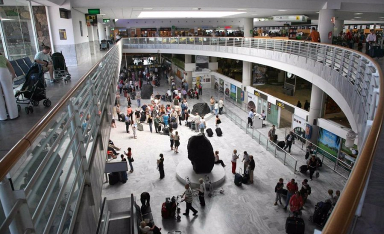 Canarias suma un 4% más de pasajeros internacionales en abril, superando los 1,5 millones