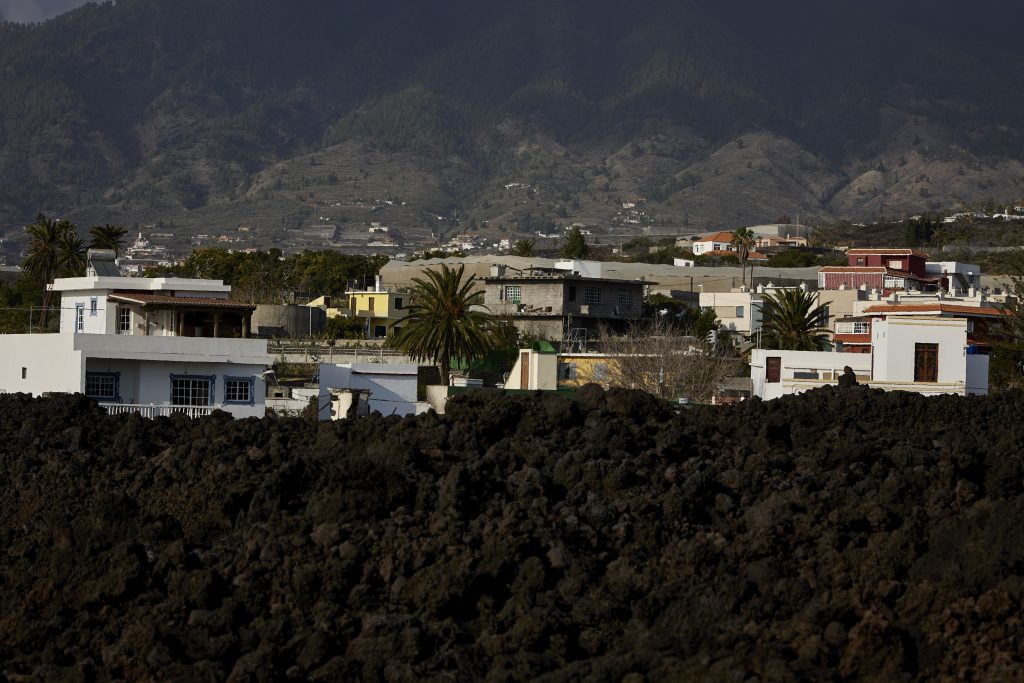 La UE aprueba la ayuda de 9,45 millones por el volcán