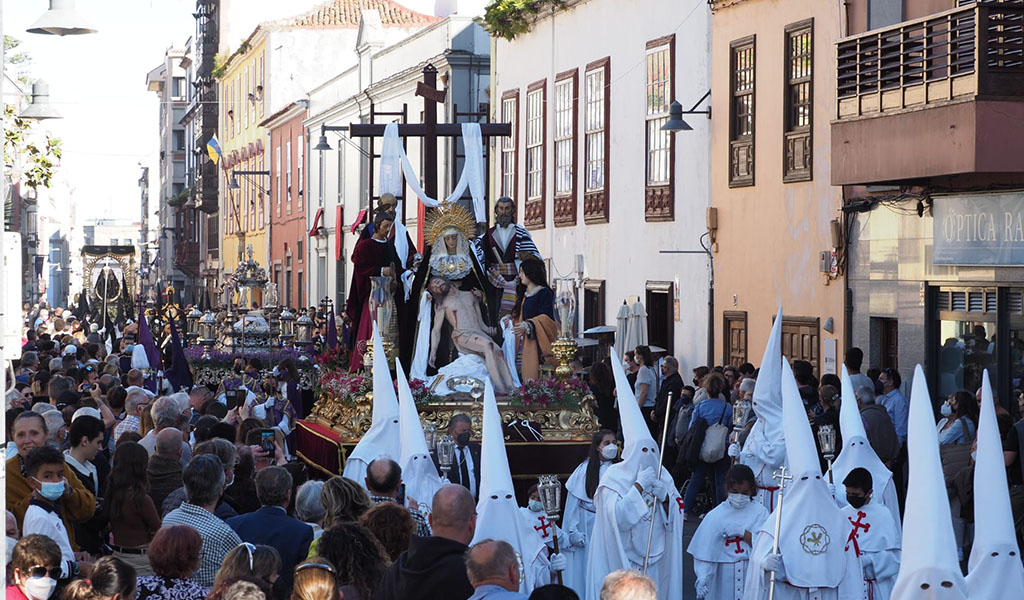 Continúa la celebración de actos religiosos en Canarias este Viernes Santo con la Procesión Magna de La Laguna