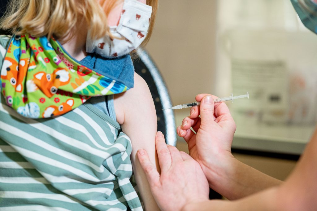 Sanidad insiste en la importancia de la vacunación contra el sarampión para evitar la transmisión