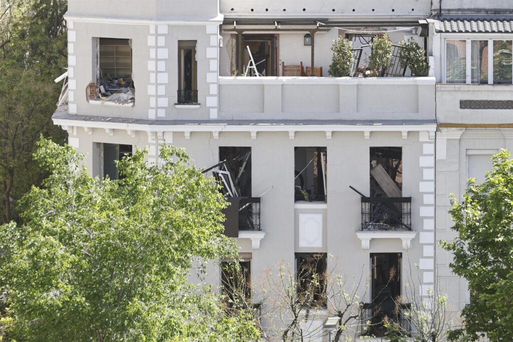 Encuentran sin vida a los dos operarios desaparecidos en la explosión de un edificio de viviendas en Madrid
