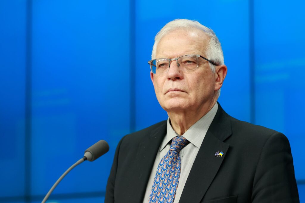 Borrell urge a mandar carros de combate a Ucrania: "La guerra se va a decidir esta primavera y verano"