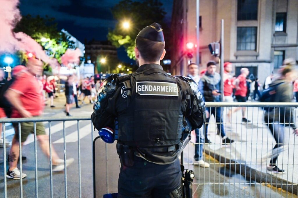 La Policía francesa detiene a 68 personas tras los incidentes de la final de la 'Champions' que acabaron retrasando el encuentro media hora. Cientos de aficionados del Liverpool intentaron entrar al Stade de France con entradas falsas