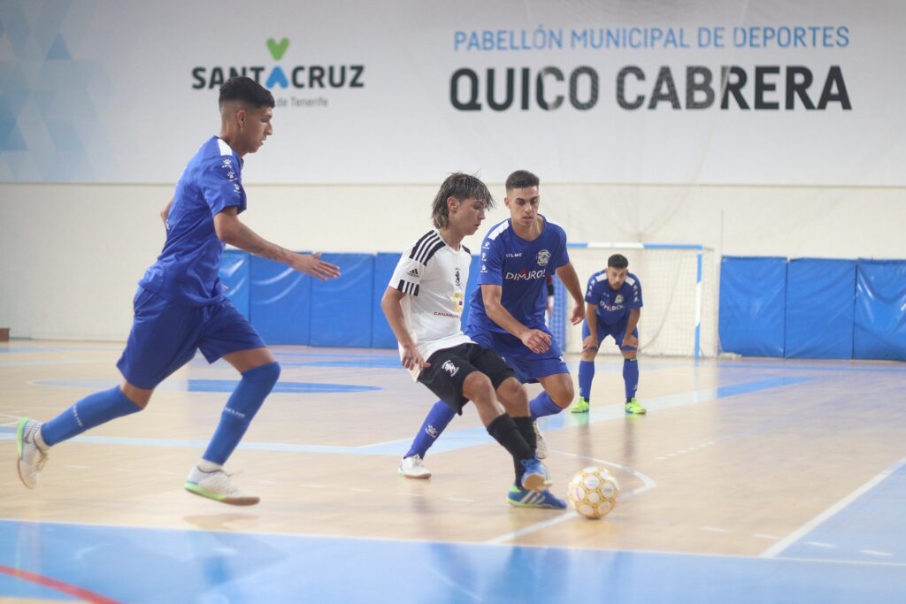 Ambos equipos han derrotado a partido único a sus contrincantes. El Gran Canaria se enfrentó al Doctoral (7-1) y el Tenerife Iberia Toscal, al Salesianos Tenerife (6-0)