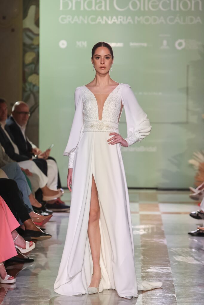 Los diseños de inspiración canaria de Hannibal Laguna abren el desfile Bridal Collection Gran Canaria Moda Cálida