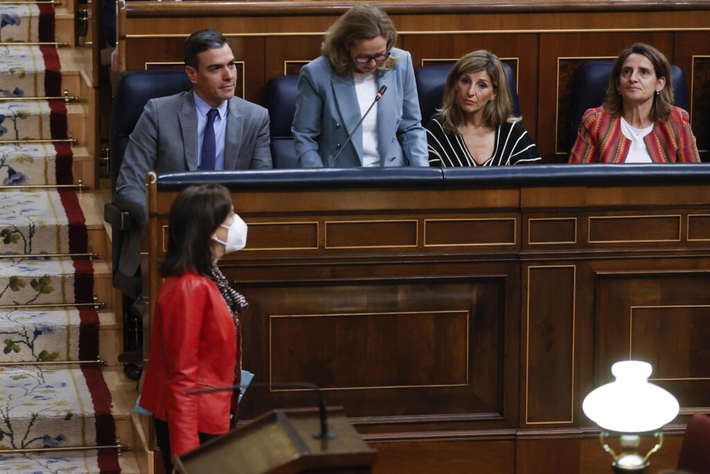 Sánchez arremete contra la corrupción del PP ante sus críticas por el CNI