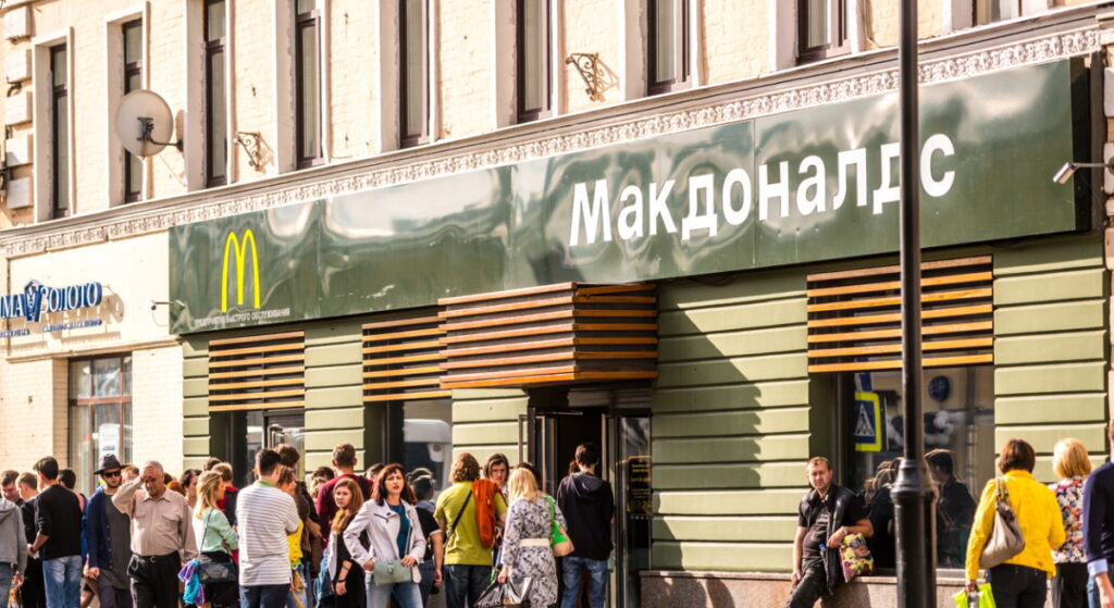 McDonald's dejará Rusia e inicia la venta de su red de restaurantes