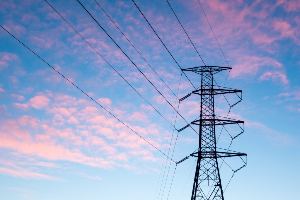El precio de la electricidad baja nuevamente un 7 % hasta 172,39 euros/MWh