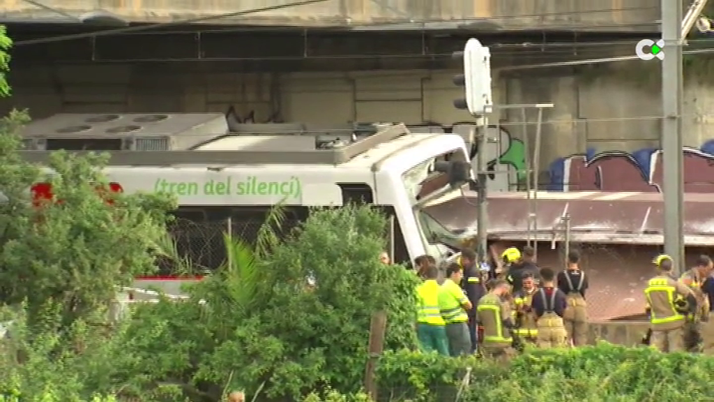 Un fallecido y 85 heridos de diversa consideración en el choque de dos trenes en Barcelona