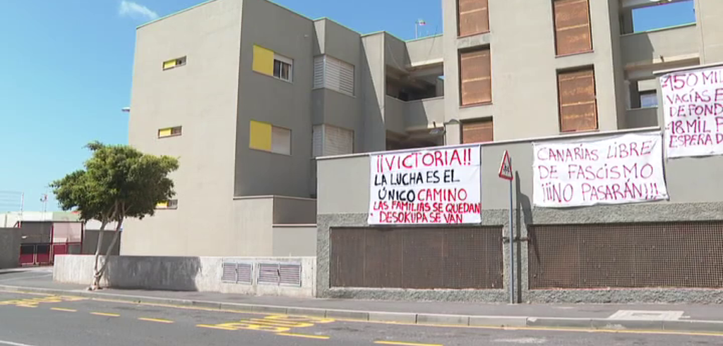 Los vecinos del edificio Tabaiba, en San Isidro, han sido absueltos por un delito de usurpación de vivienda. El Cabildo de Tenerife se ha comprometido a buscar una alternativa para proporcionarles viviendas