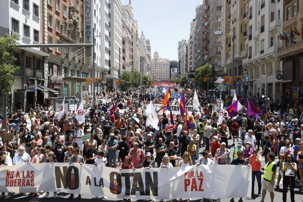 Más de 2.000 personas se manifiestan en Madrid contra la cumbre de la OTAN