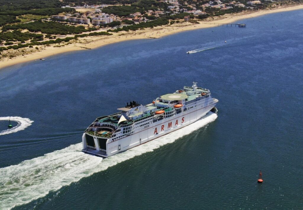 Las conexiones marítimas Huelva-Canarias mueven 23.142 pasajeros de enero a mayo