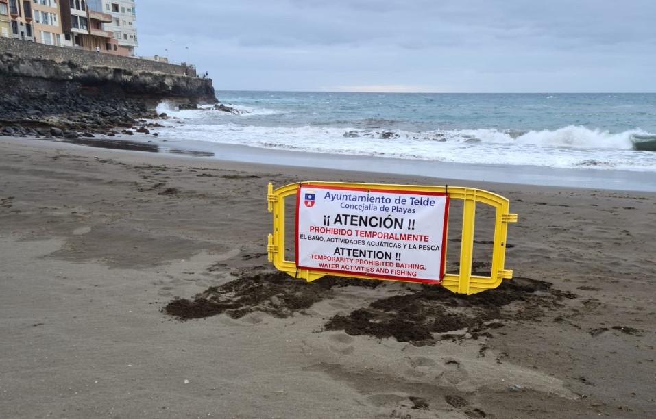 Cerrada la playa de La Garita por contaminación