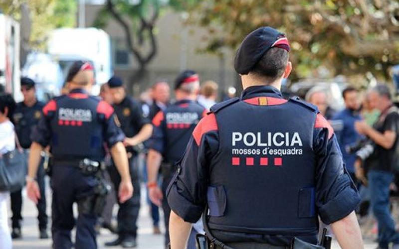 Tres detenidos por la muerte de un hombre en Barcelona durante la mañana de este sábado