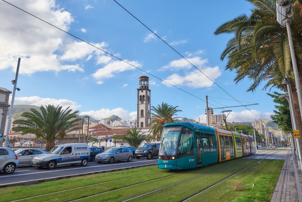 El tranvía de Tenerife reforzará el servicio por el aumento de la demanda