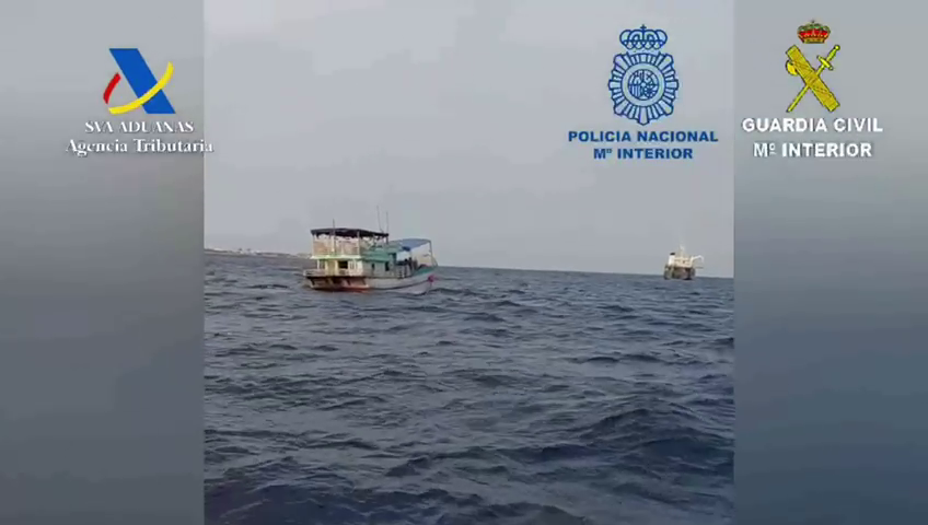 Interceptan un pesquero con 560 kilos de cocaína a unos 500 kilómetros al sur de Canarias