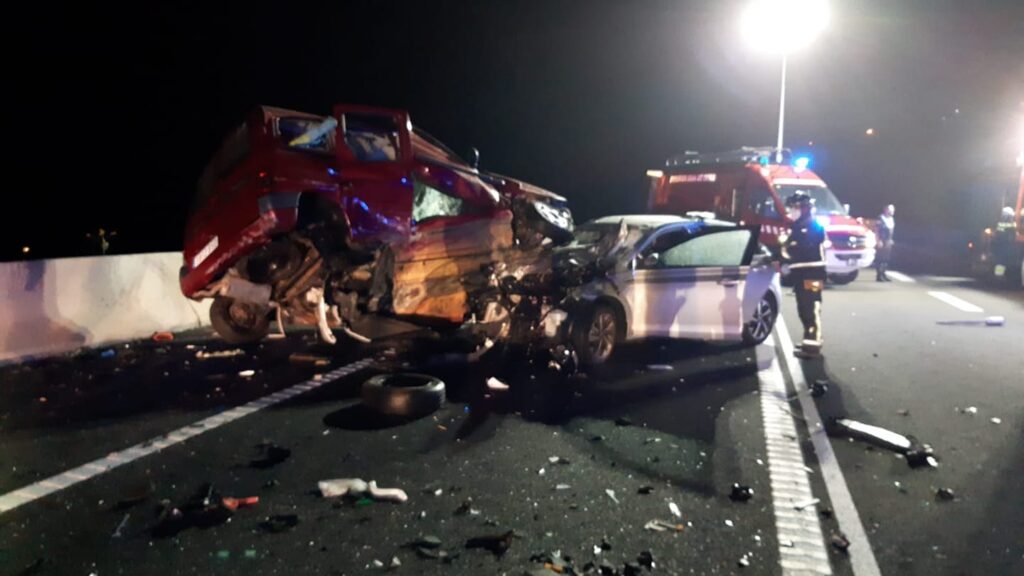 Un accidente de tráfico se cobra la vida de una mujer y deja a varias personas heridas en Tenerife