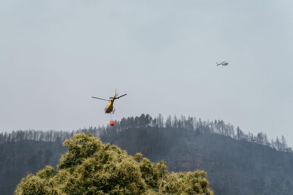 Helicóptero incendio Los Realejos. EFE