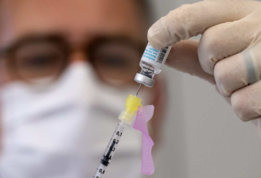 Cofares suministrará la vacuna de la viruela en Canarias