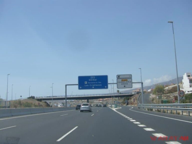Fallece un hombre de 40 años en la TF-1 tras sufrir un desvanecimiento en el camión que conducía