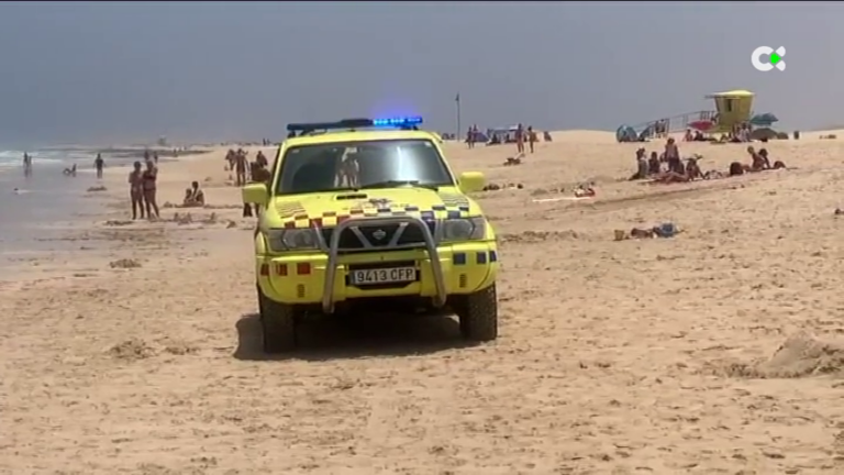 Rescatan a un hombre con síntomas de ahogamiento en Corralejo