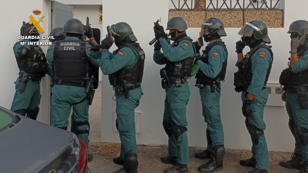 Detenidas cuatro personas que eludían el control financiero y tributario en Tenerife