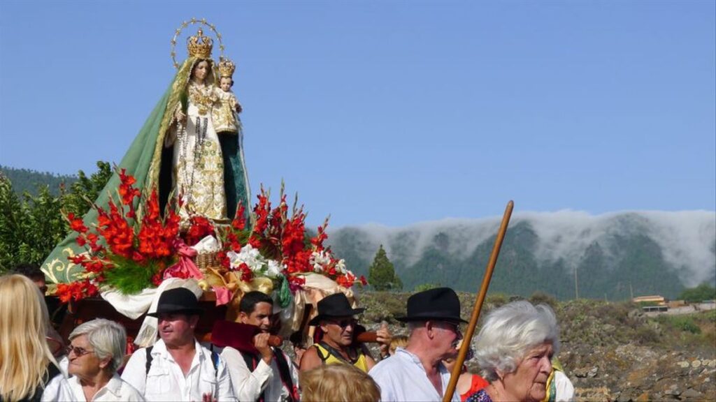 TVC acompaña a los palmeros en la Bajada de la Virgen del Pino