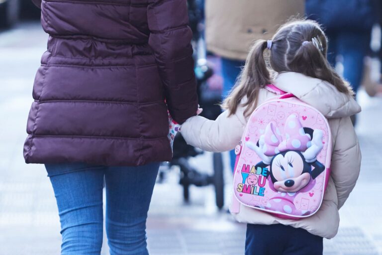 Las familias afrontan la ‘vuelta al cole’ preocupadas por el encarecimiento de los costes