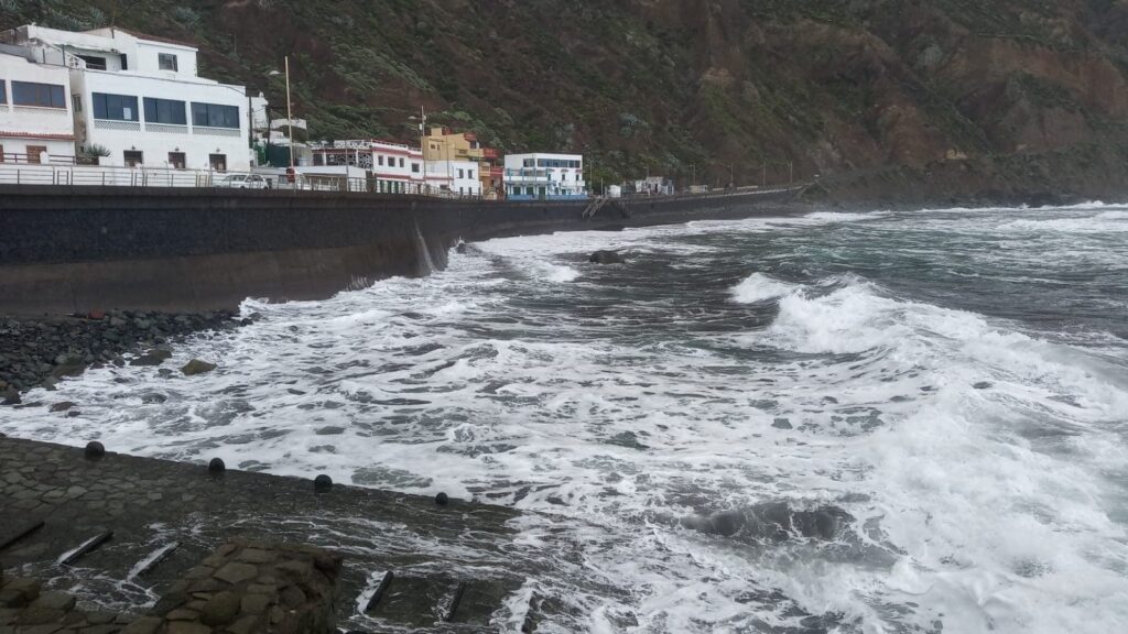 Aviso amarillo en La Palma, La Gomera, Tenerife y Gran Canaria por fuerte oleaje