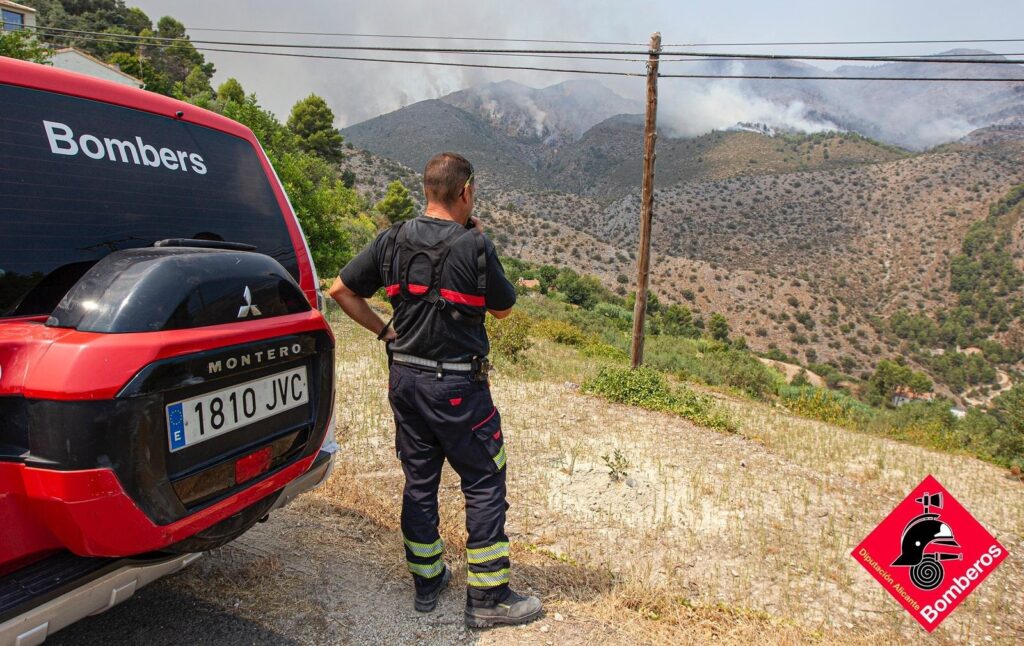 Los diferentes incendios acontecidos en Galicia, Comunidad Valenciana y Aragón comienzan a extinguirse gracias a las lluvias y a las actuaciones de los cuerpos de extinción