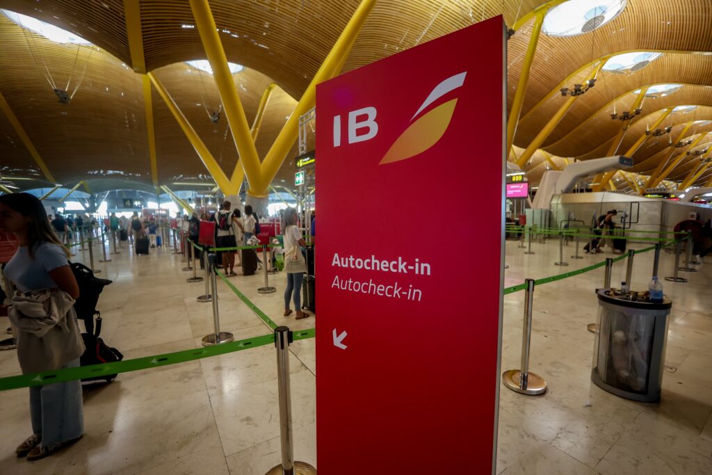 Iberia Express dice que operará este lunes el 90,4% de los vuelos programados