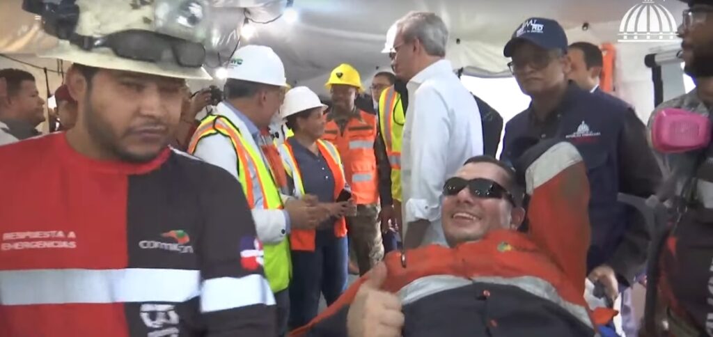 Rescatan tras diez días bajo tierra a los dos mineros atrapados en una mina de Colombia