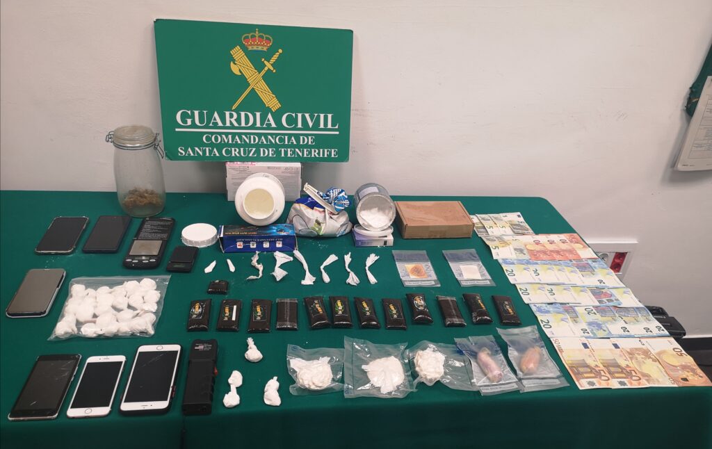 La Guardia Civil ha detenido a cuatro miembros del grupo criminal de "Los Rositos", histórico clan del narcotráfico, en el sur de Tenerife
