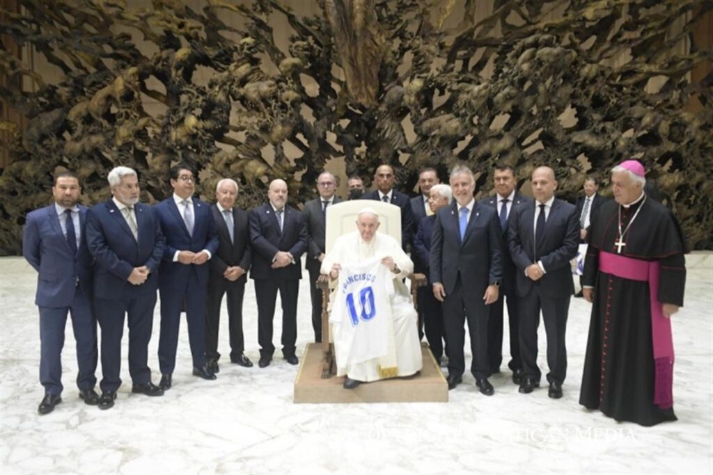 Torres invita al papa Francisco a visitar Canarias
