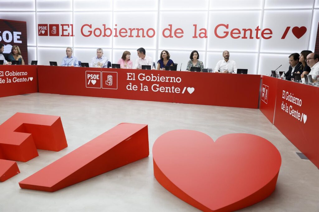 El PSOE sigue negociando los presupuestos sin renunciar al aumento en Defensa