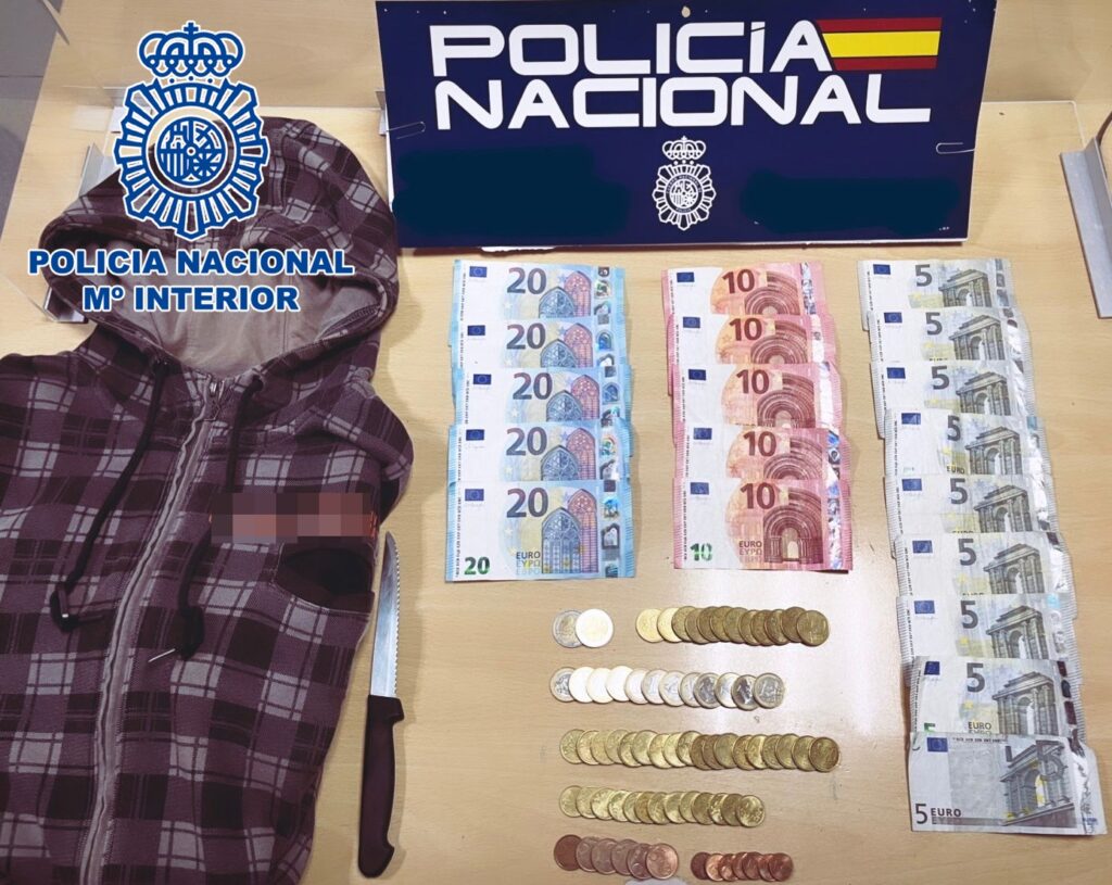 El arrestado, en Las Palmas de Gran Canaria, solicitó los servicios de un taxista, a quien robó a punta de cuchillo tras llegar al destino