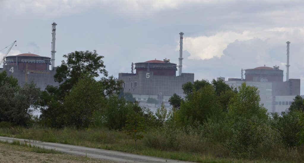 Denuncian nuevos bombardeos en las instalaciones de la central nuclear de Zaporiyia