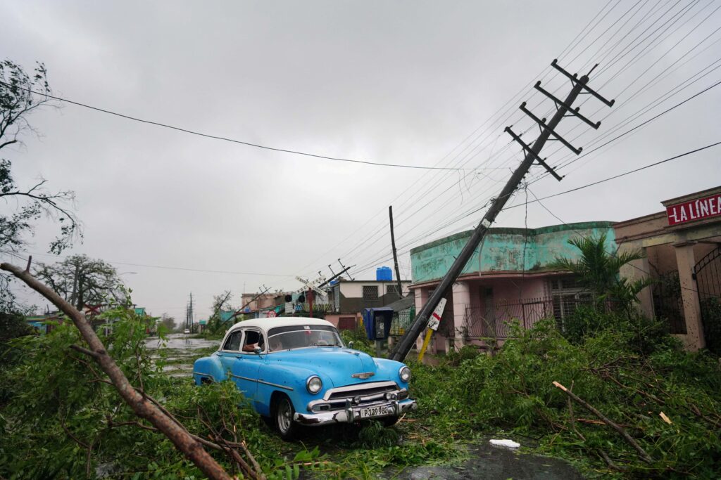 Cuba se queda sin electricidad por una avería relacionada con el huracán Ian