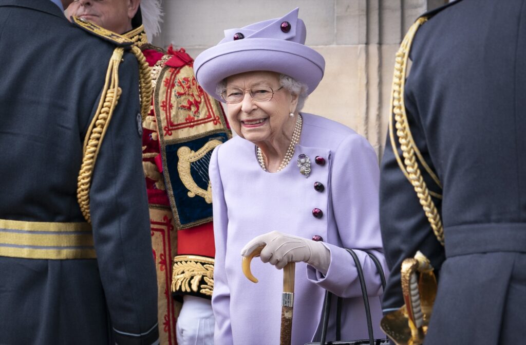 La Reina Isabel II fallece y pone fin a más de 70 años de reinado
