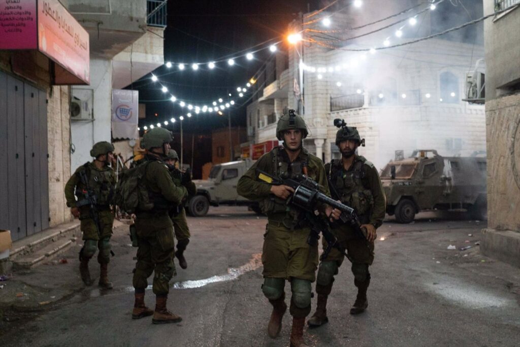 Al menos un muerto y 16 heridos en enfrentamientos entre palestinos y el Ejército israelí
