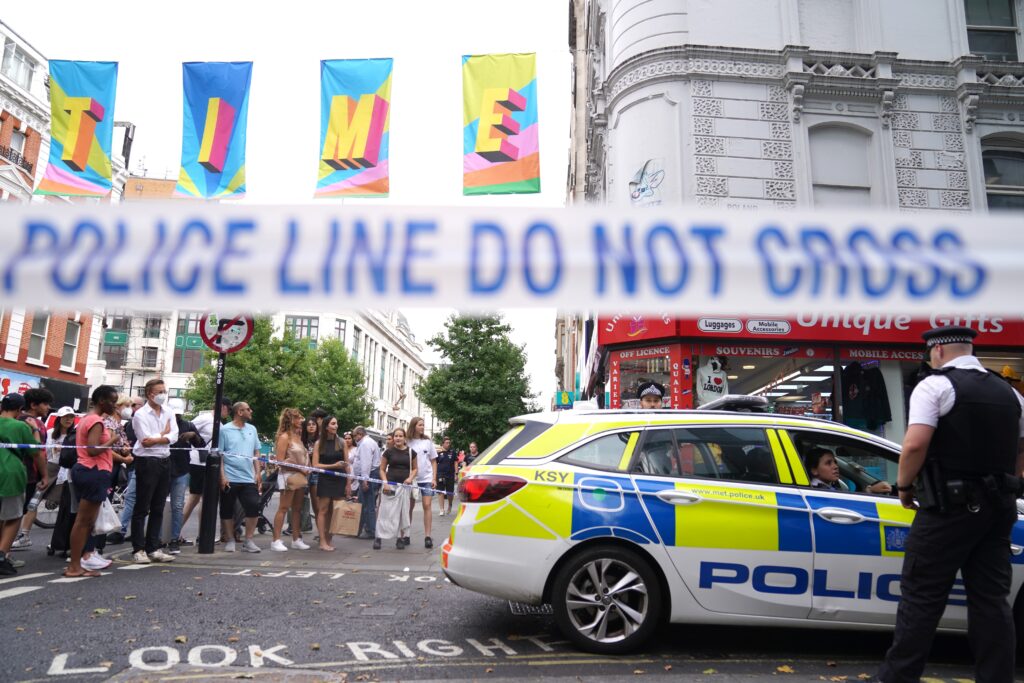 Heridos dos policías tras ser apuñalados en el centro de Londres