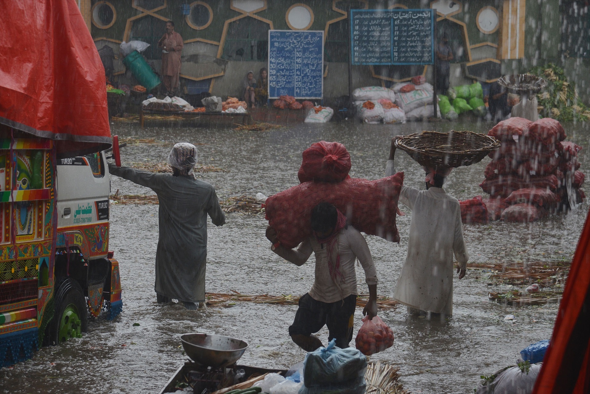 Las Inundaciones Dejan 1 200 Muertos En Pakistán