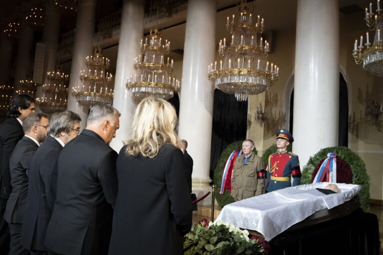 Miles de personas despiden a Mijail Gorbachov en un funeral sin Putin ni homenajes de Estado