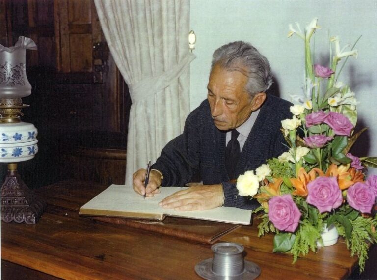 La Biblioteca Insular de Gran Canaria acoge una exposición sobre la cosmogonía de Leandro Perdomo