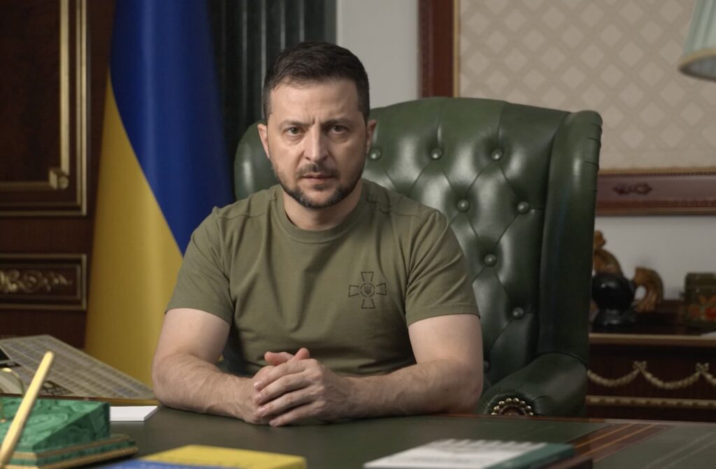 Las autoridades ucranianas encuentran fosas comunes en la ciudad de Izium