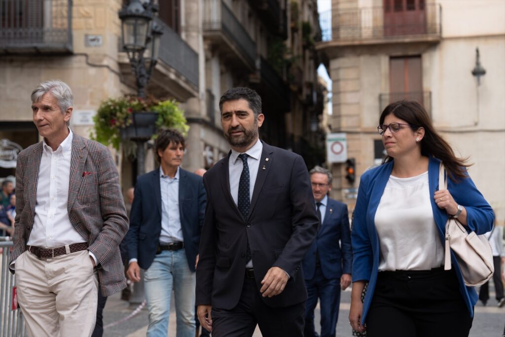 JxCat debate diferentes escenarios tras el cese de su vicepresidente, Jordi Puigneró