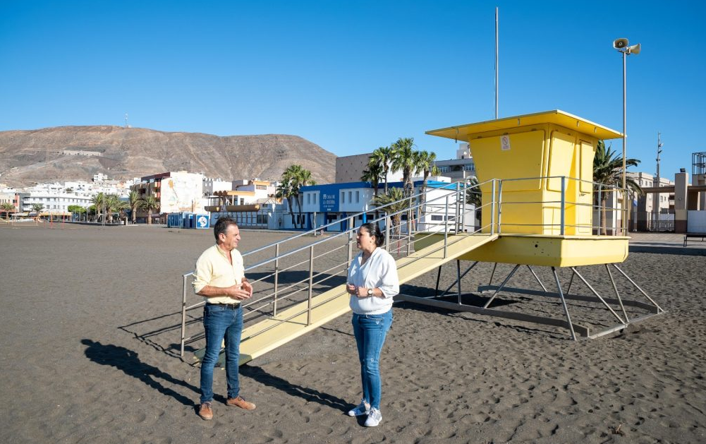 Tuineje instala islas ecológicas en sus playas. Playa de Gran Tarajal, en Tuineje, Fuerteventura